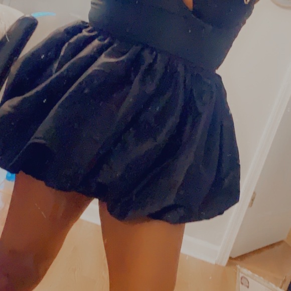 Bubble ballon skirt available in black size small medium & Large - Picture 2 of 3